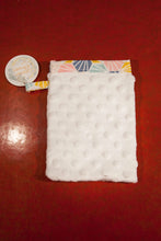 Charger l'image dans la galerie, Gant magique démaquillant !