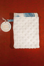 Charger l'image dans la galerie, Gant magique démaquillant !