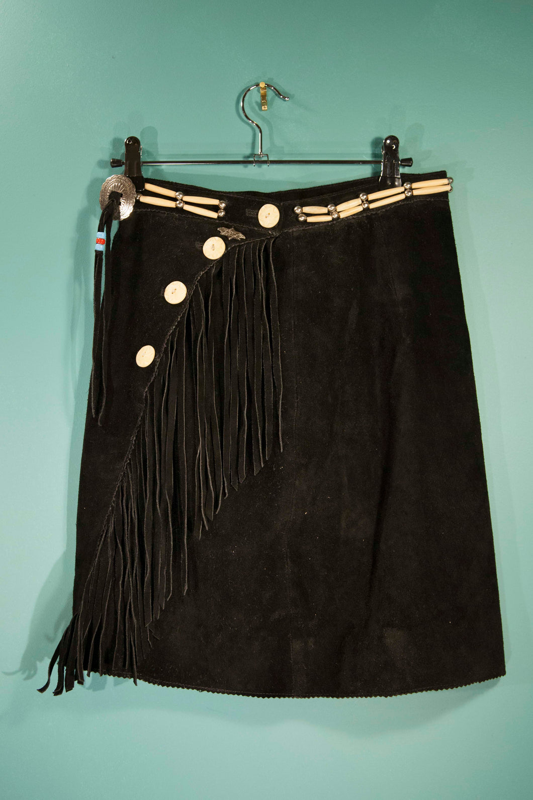 Jupe daim noire à frange ceinture western