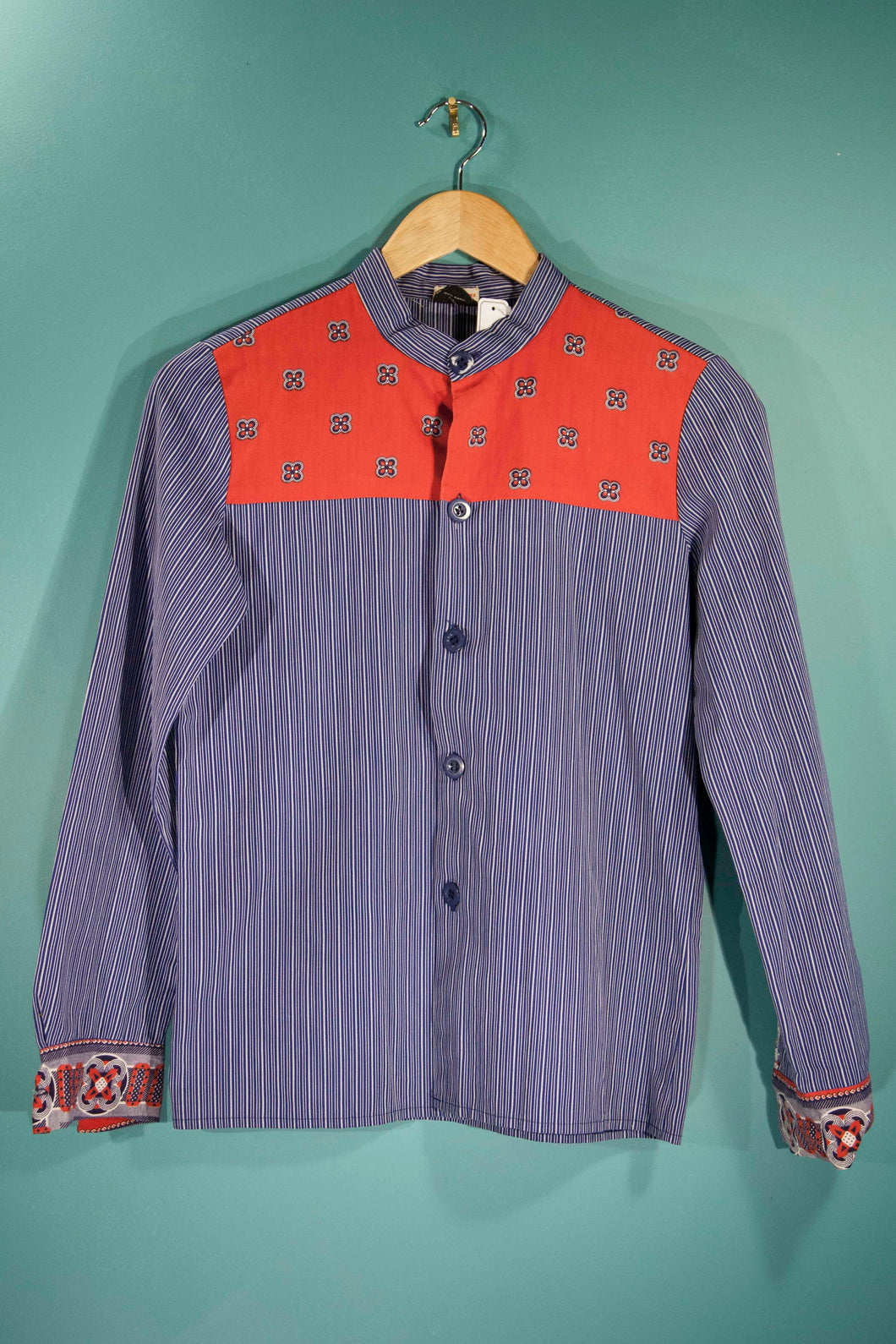 Chemise col mao rayée bleue blanche rouge