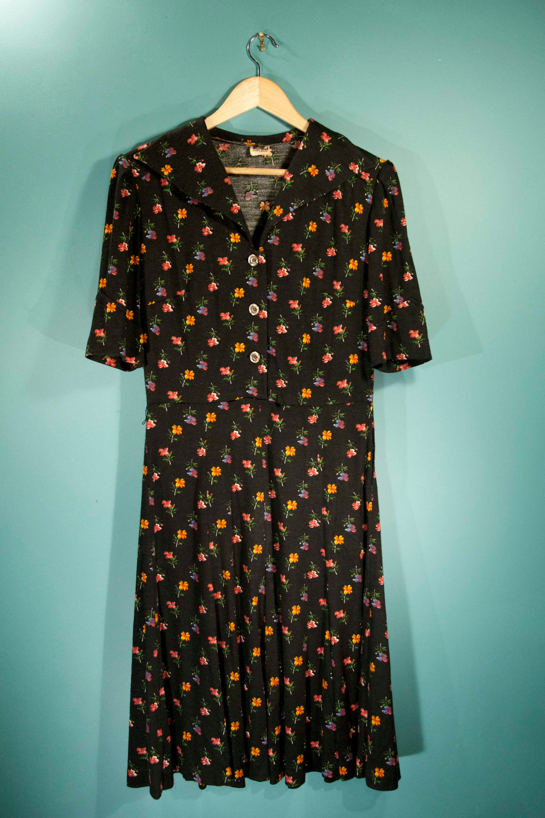 Robe noire 70's à fleurs vintage