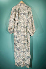 Charger l&#39;image dans la galerie, Kimono blanc &amp; motifs bleus
